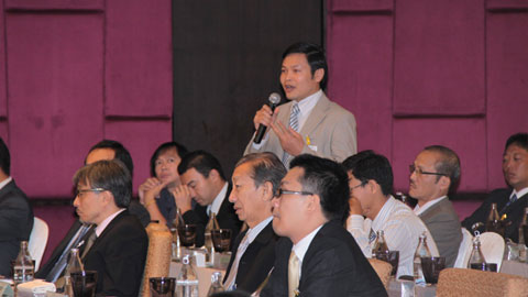 เปิดโอกาสให้ผู้ร่วมงานถามคำถามแก่ผู้ดำนำเนินรายการ ในช่วงถามตอบ
